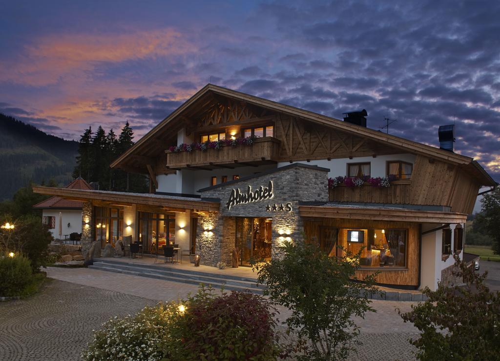 Almhotel Told Grän Buitenkant foto